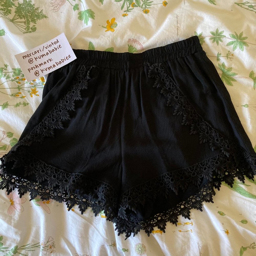 lush - crochet trim flowy shorts